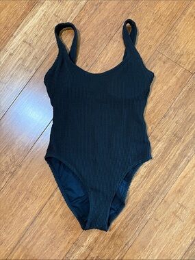 One piece ribbed black swimsuit